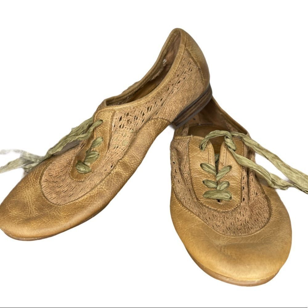 Naya Leather‎ Lace Up Flats